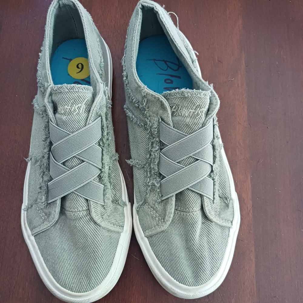 BLOWFISH Malibu Grey Canvas Sneakers with Blue Insole